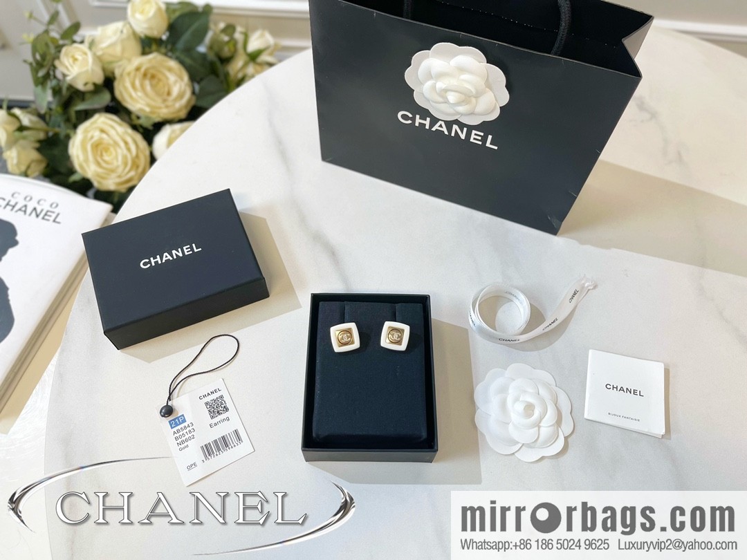 New ☑️ CHANEL Chanel double c square stud earrings