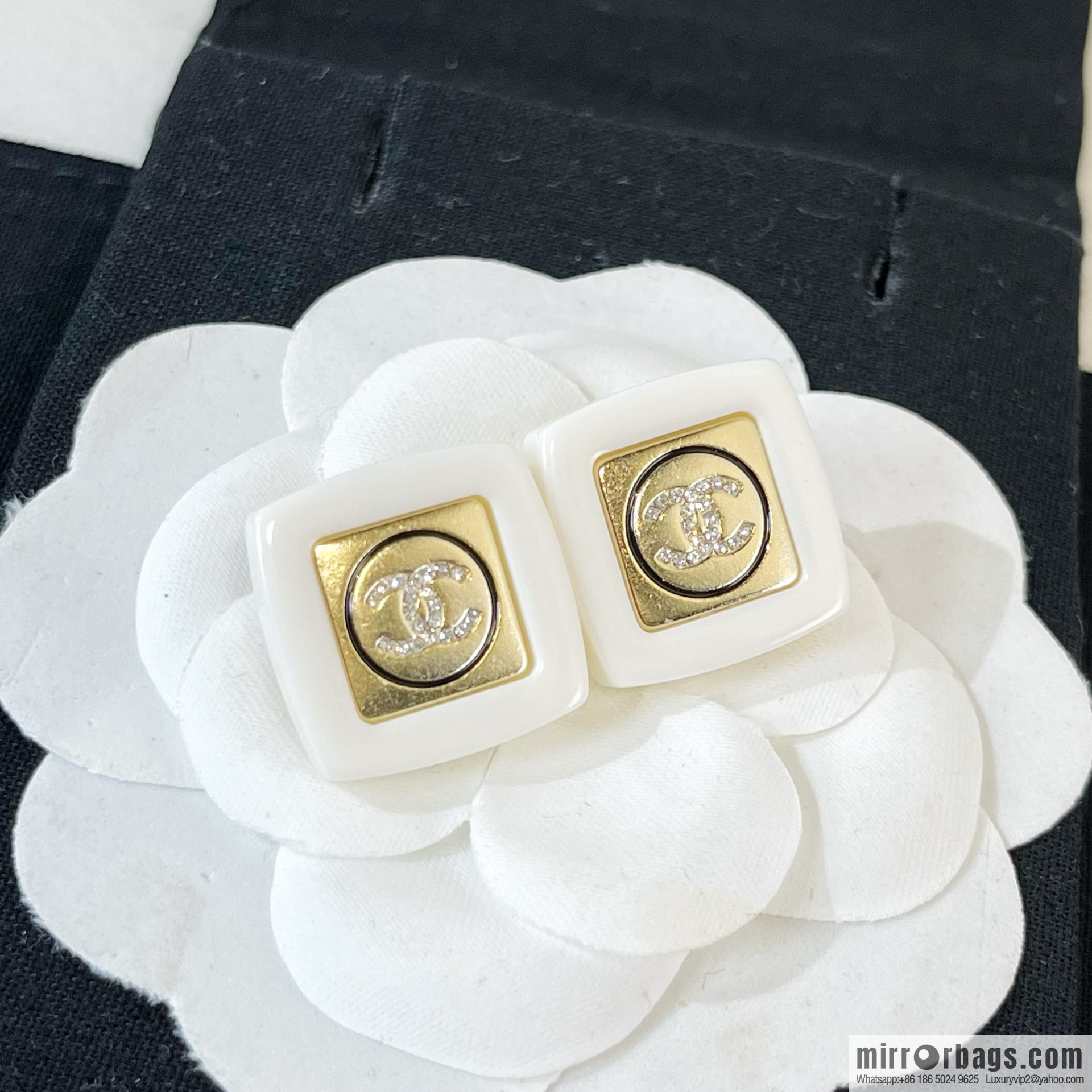 New ☑️ CHANEL Chanel double c square stud earrings