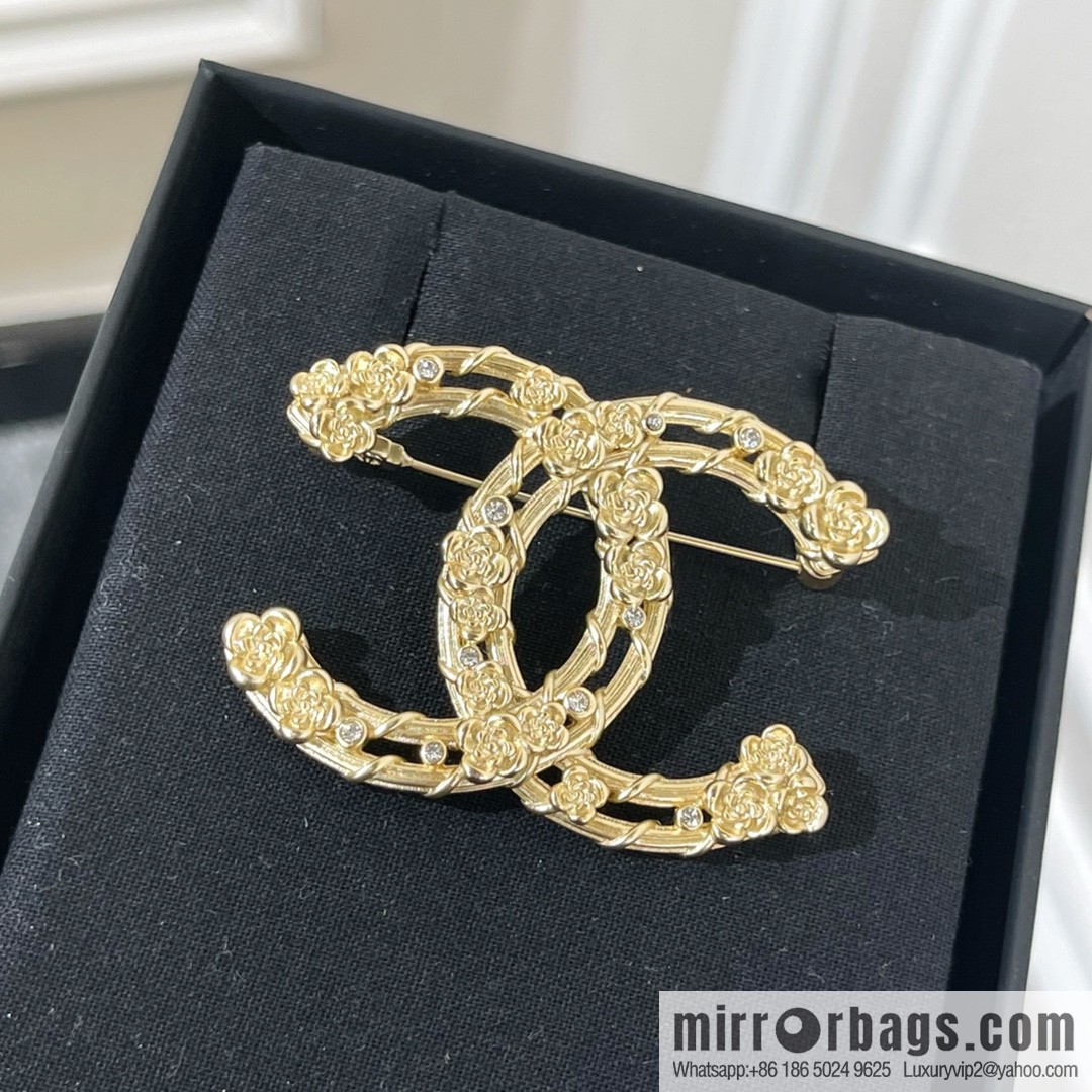 New ☑️ Chanel double c brooch