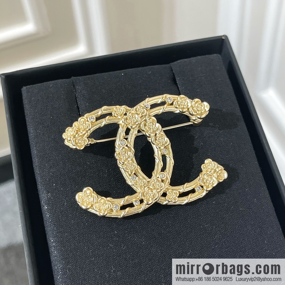 New ☑️ Chanel double c brooch