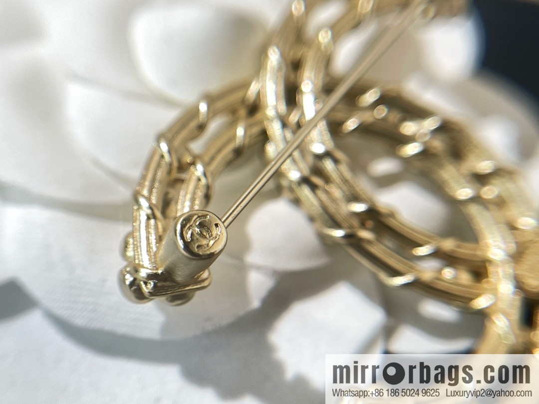 New ☑️ Chanel double c brooch