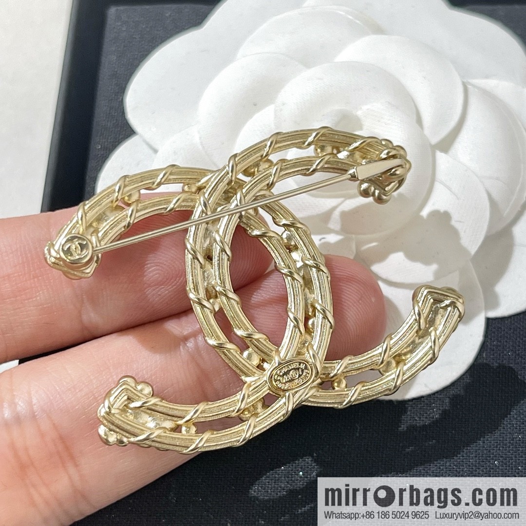 New ☑️ Chanel double c brooch