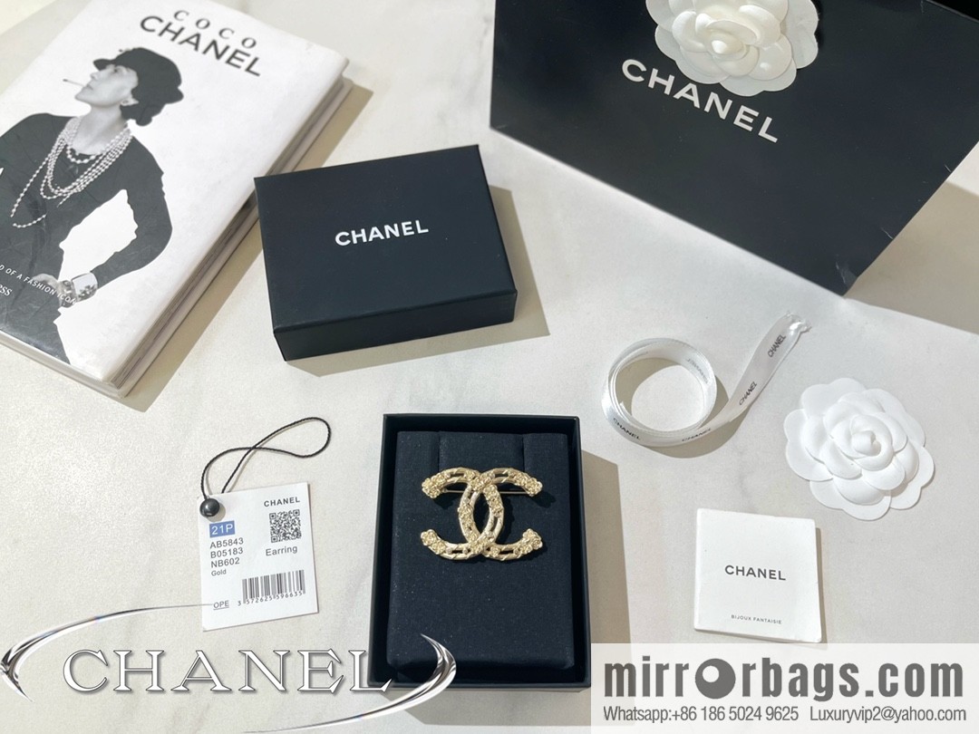 New ☑️ Chanel double c brooch