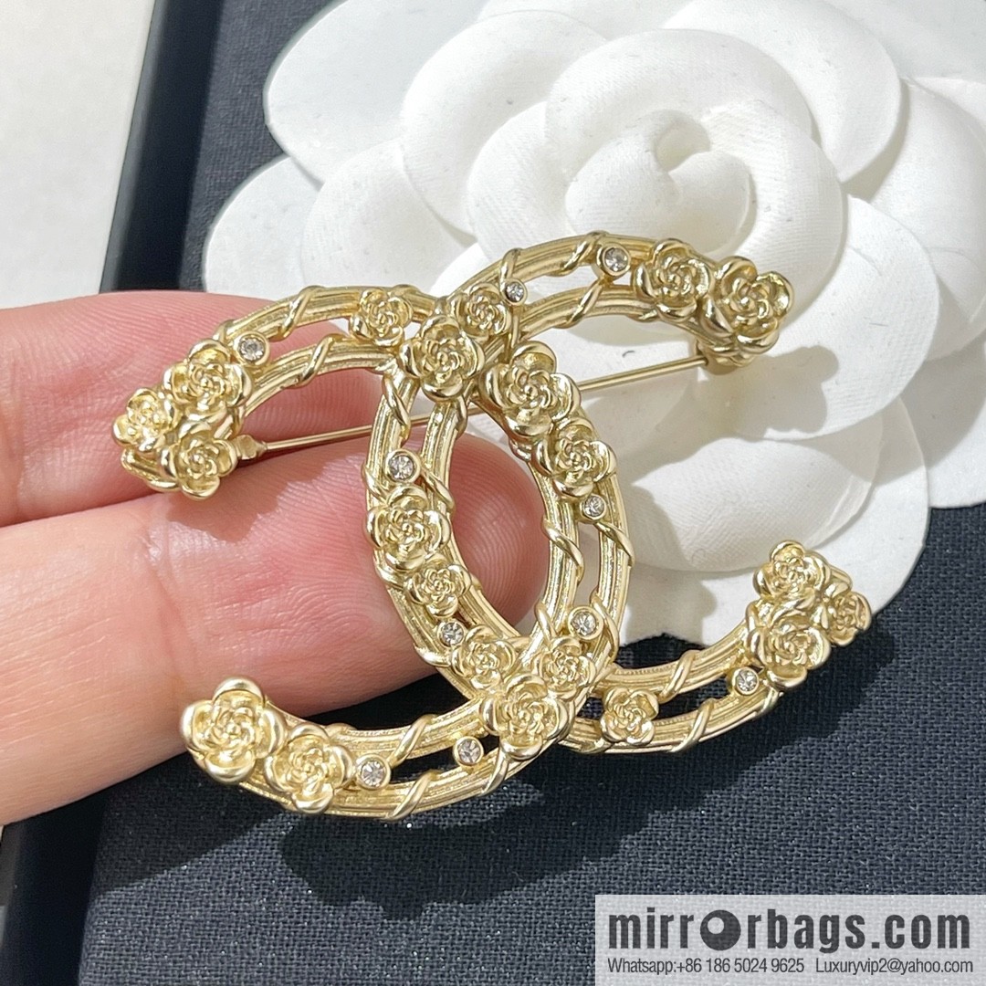 New ☑️ Chanel double c brooch