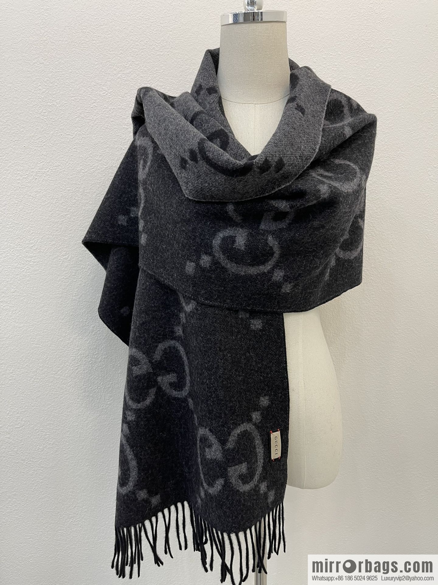 GUCCI Gucci GG pattern fringed detail pure cashmere scarf 674275