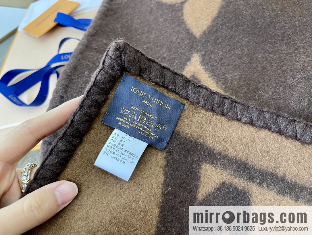 LV Louis Vuitton fully handmade hemming 100% cashmere scarf M77379