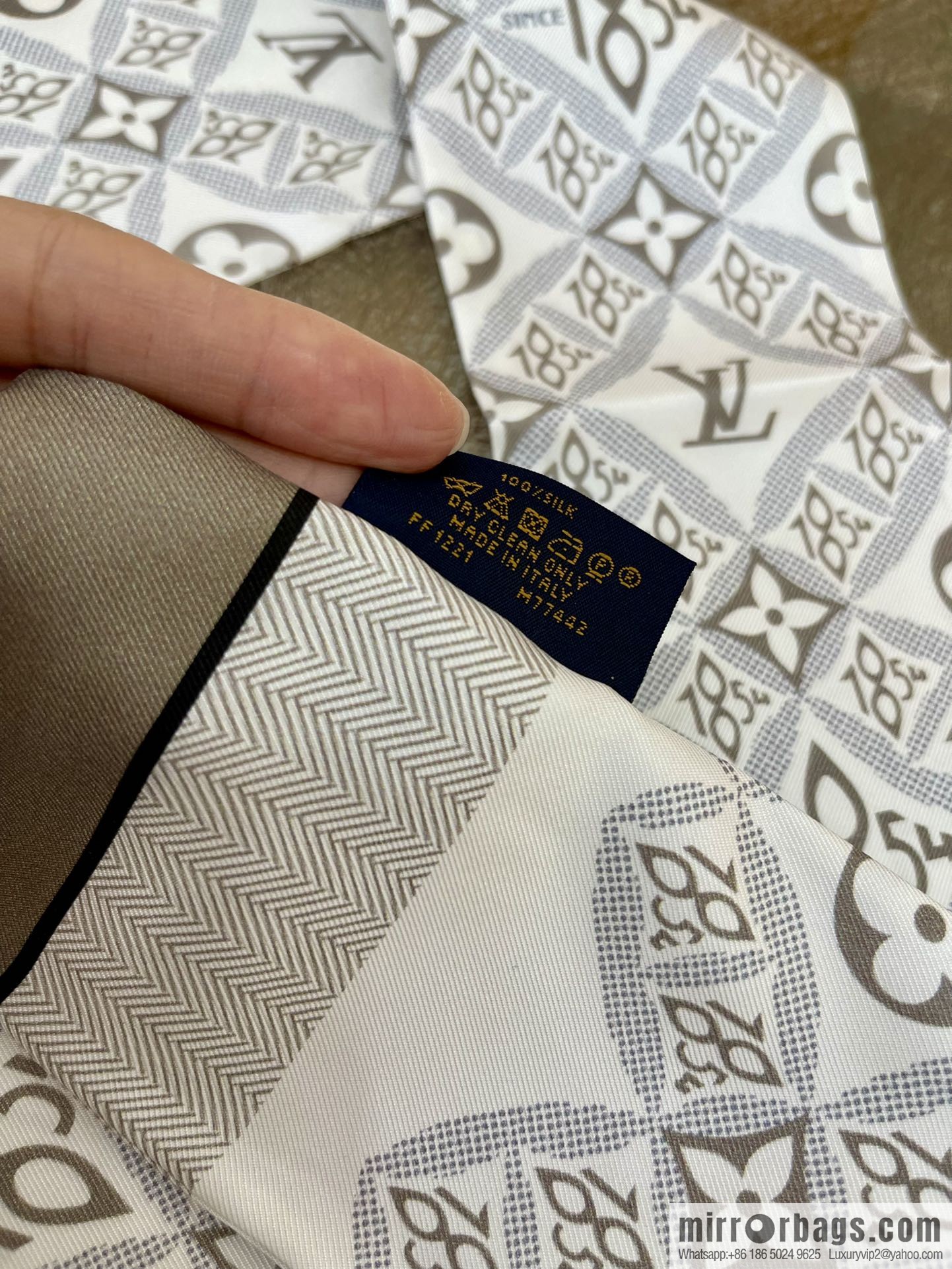 LV Louis Vuitton 100% silk headband M77442