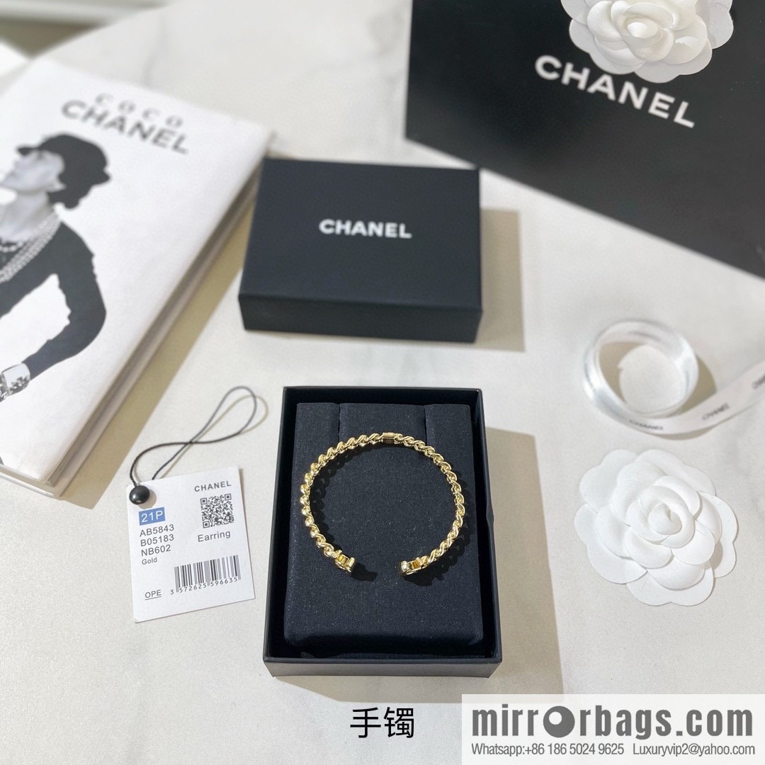 New ☑️ CHANEL Chanel Double C Glossy Opening Bracelet