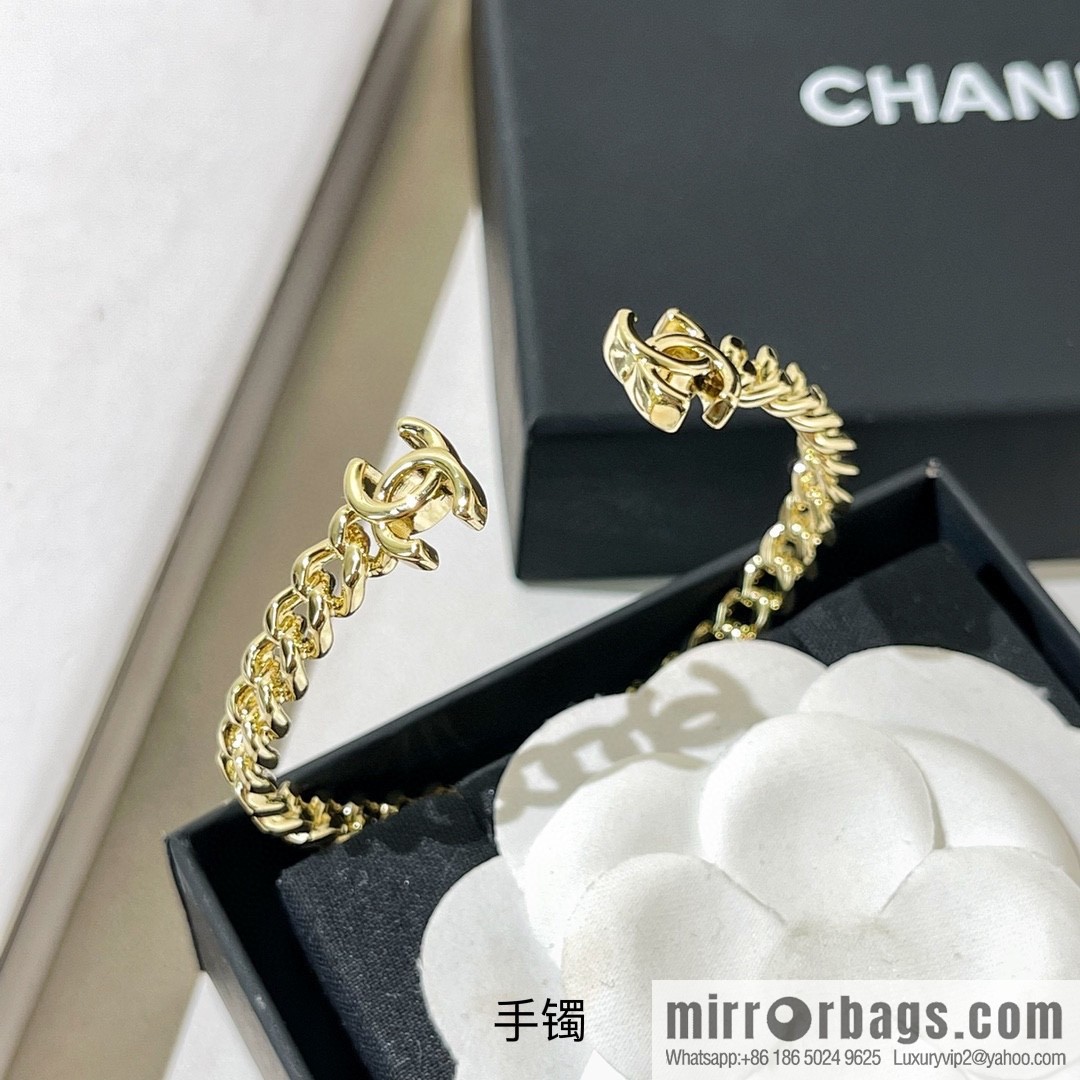 New ☑️ CHANEL Chanel Double C Glossy Opening Bracelet