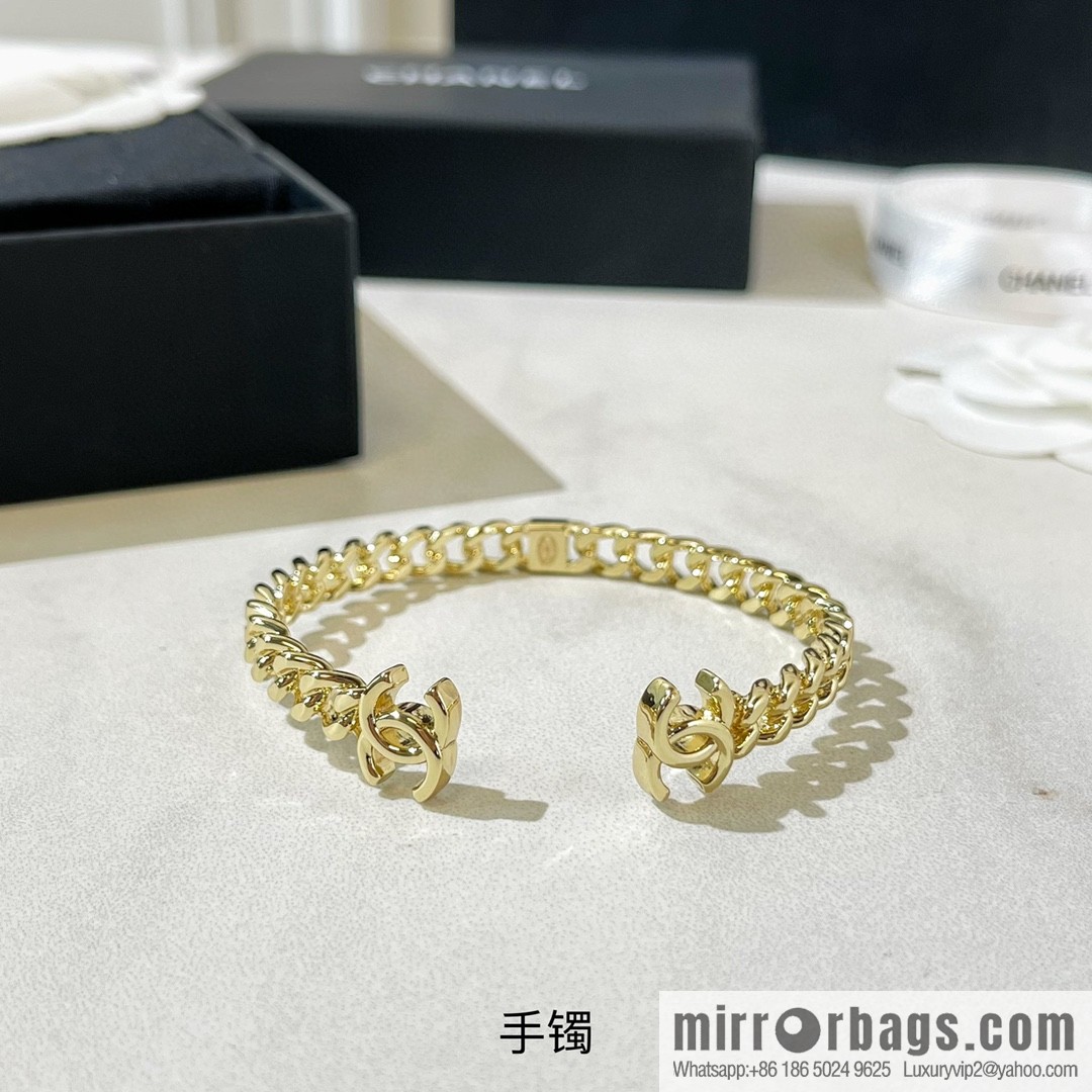 New ☑️ CHANEL Chanel Double C Glossy Opening Bracelet