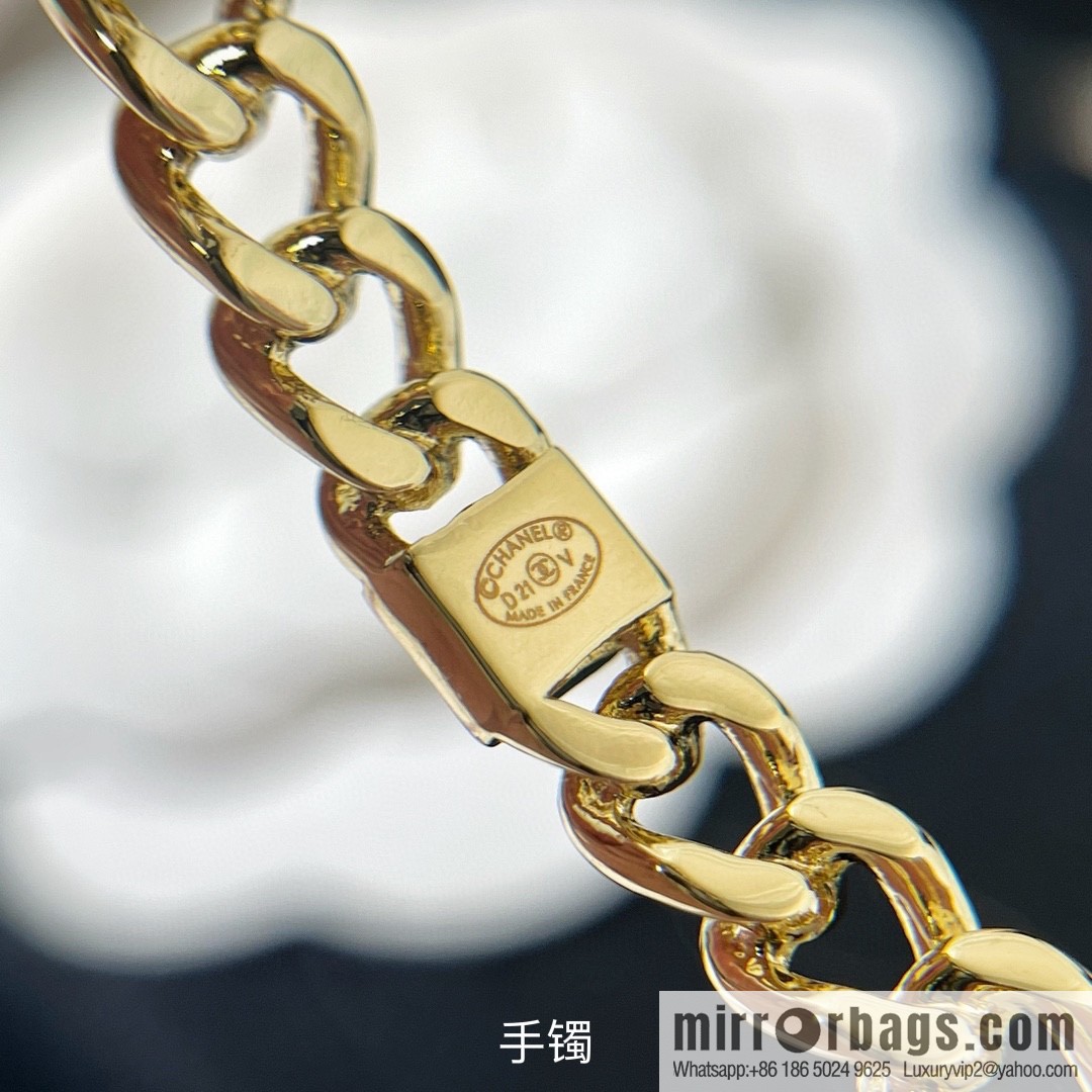 New ☑️ CHANEL Chanel Double C Glossy Opening Bracelet