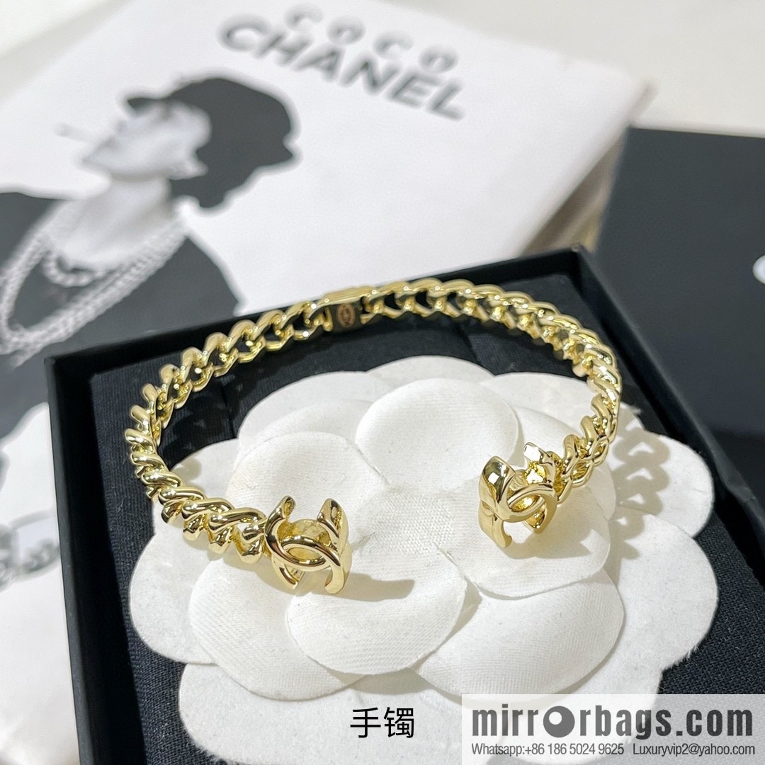 New ☑️ CHANEL Chanel Double C Glossy Opening Bracelet