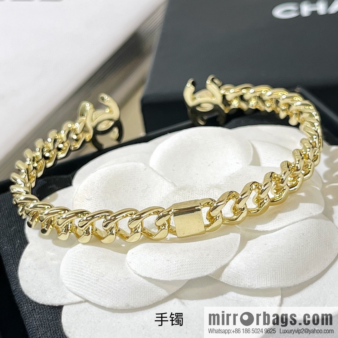 New ☑️ CHANEL Chanel Double C Glossy Opening Bracelet