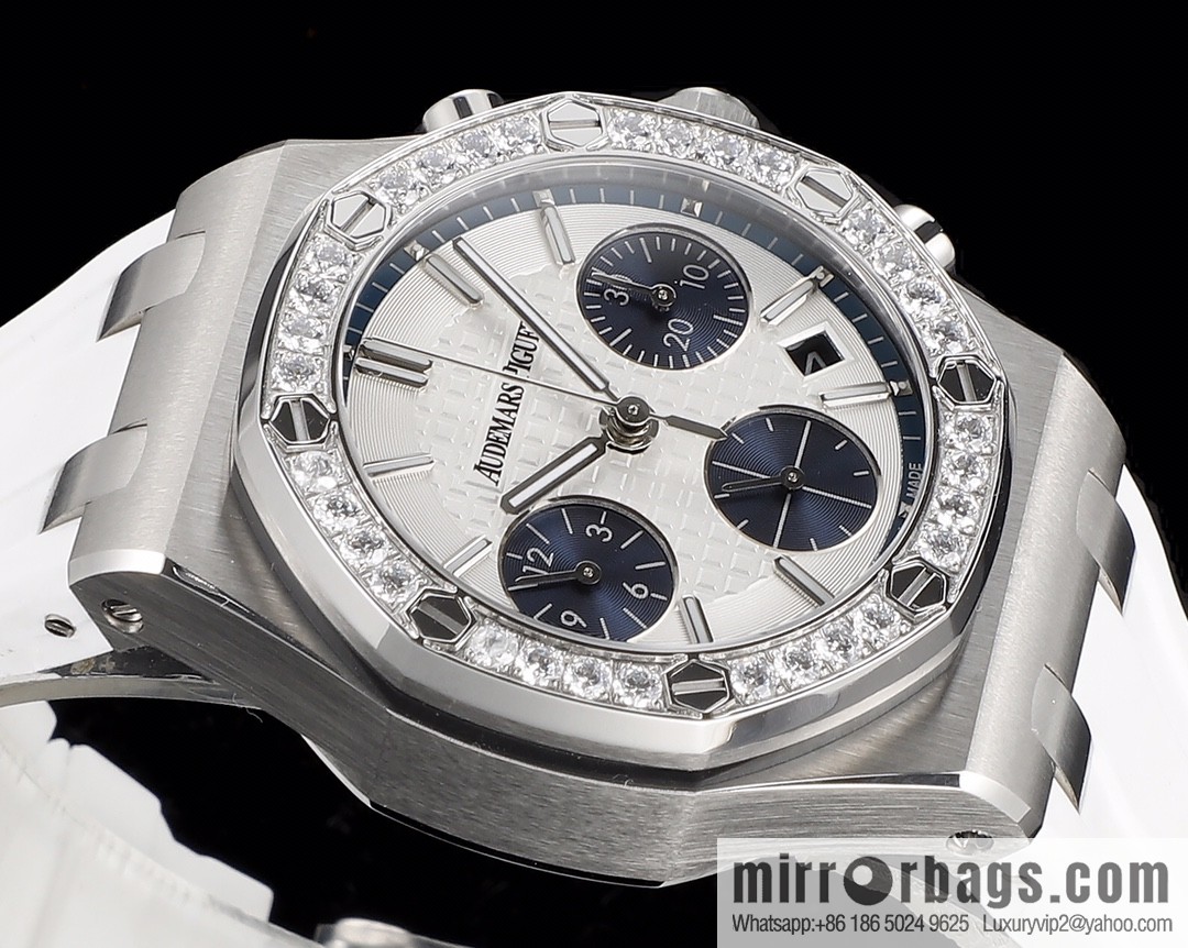 The new AP Audemars Piguet Royal Oak women's multi-function chronograph mechanical watch