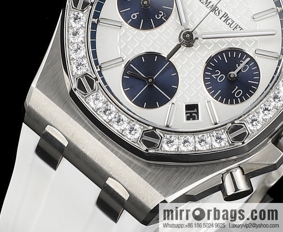 The new AP Audemars Piguet Royal Oak women's multi-function chronograph mechanical watch