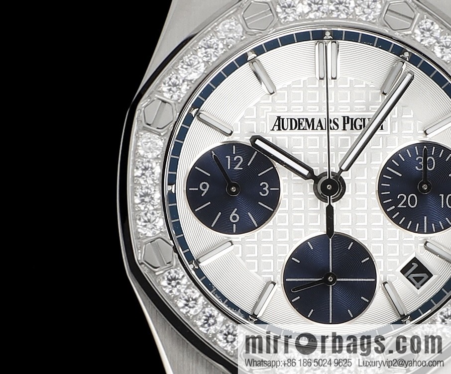 The new AP Audemars Piguet Royal Oak women's multi-function chronograph mechanical watch
