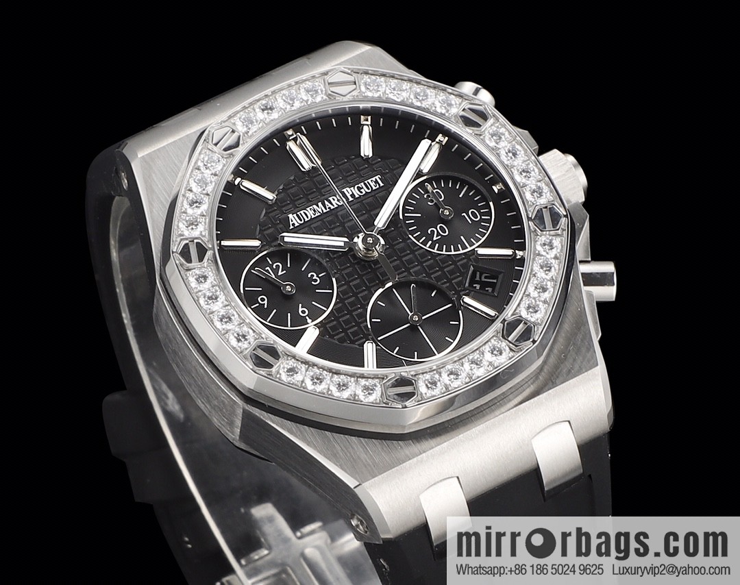 The new AP Audemars Piguet Royal Oak women's multi-function chronograph mechanical watch