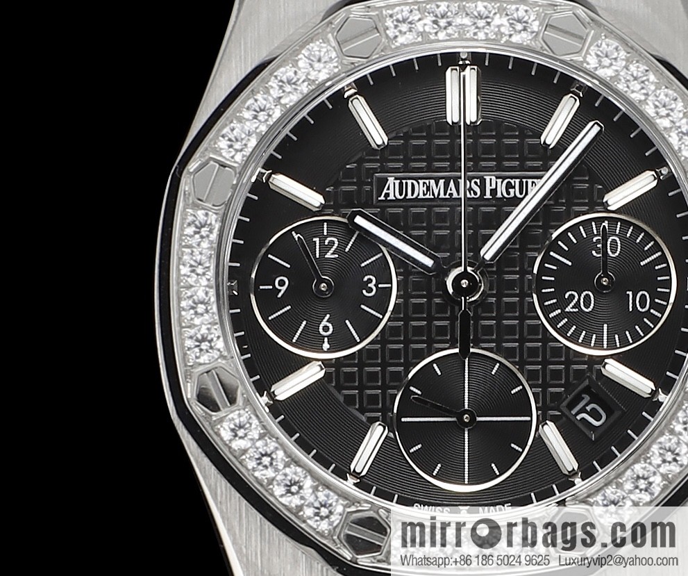 The new AP Audemars Piguet Royal Oak women's multi-function chronograph mechanical watch