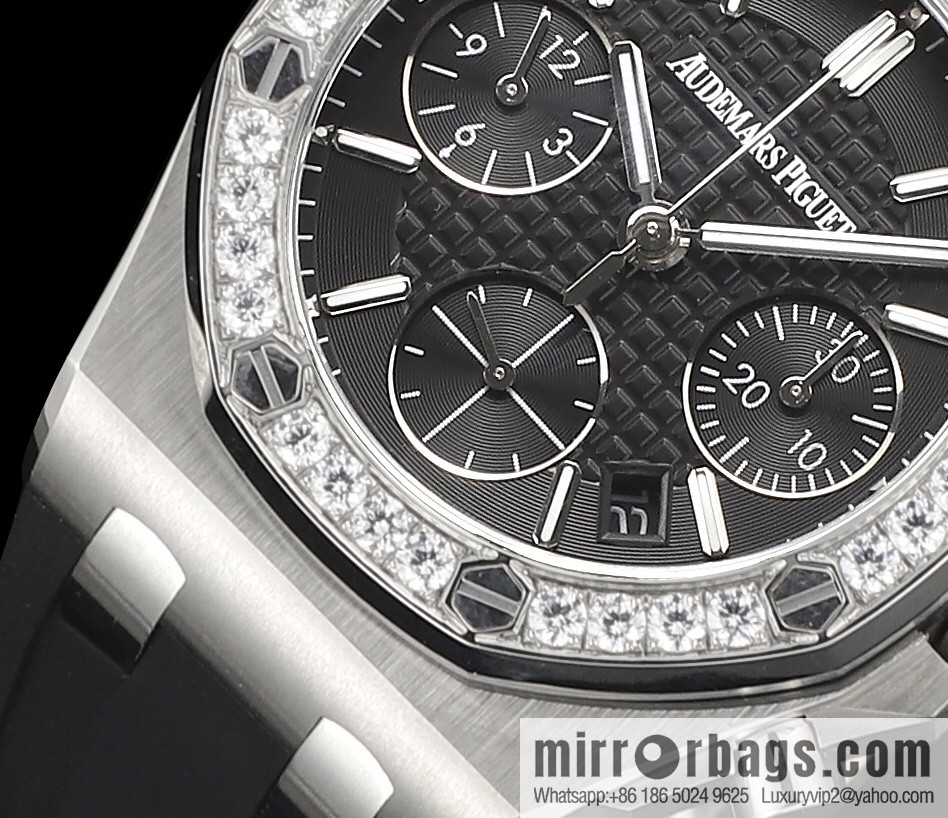 The new AP Audemars Piguet Royal Oak women's multi-function chronograph mechanical watch