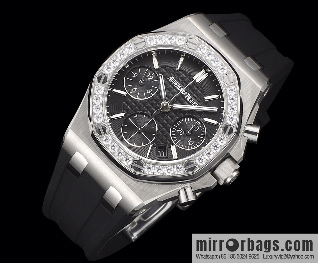 The new AP Audemars Piguet Royal Oak women's multi-function chronograph mechanical watch