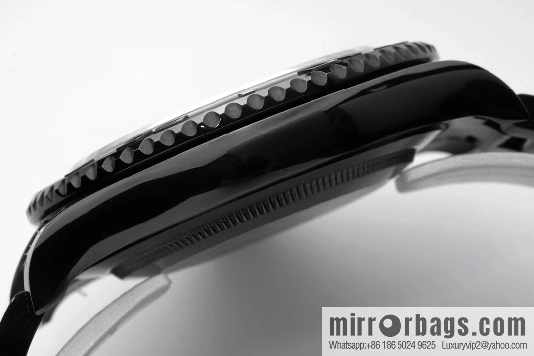 VR Factory, Red Yacht Triple Red This custom product is a reference to Rolex Yacht 1166220 Diamond Carbon (DCL) coated case