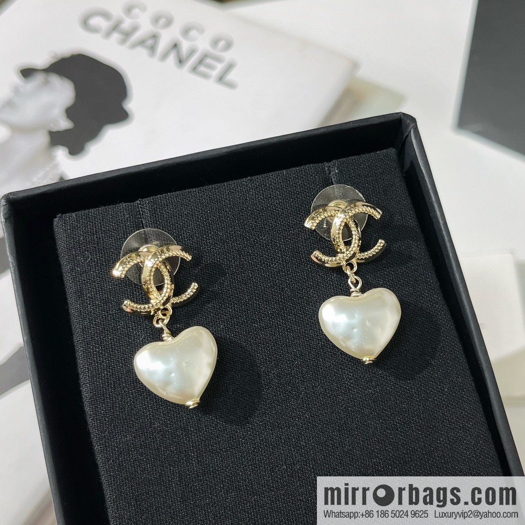 New ☑️ CHANEL Chanel double c peach heart stud earrings