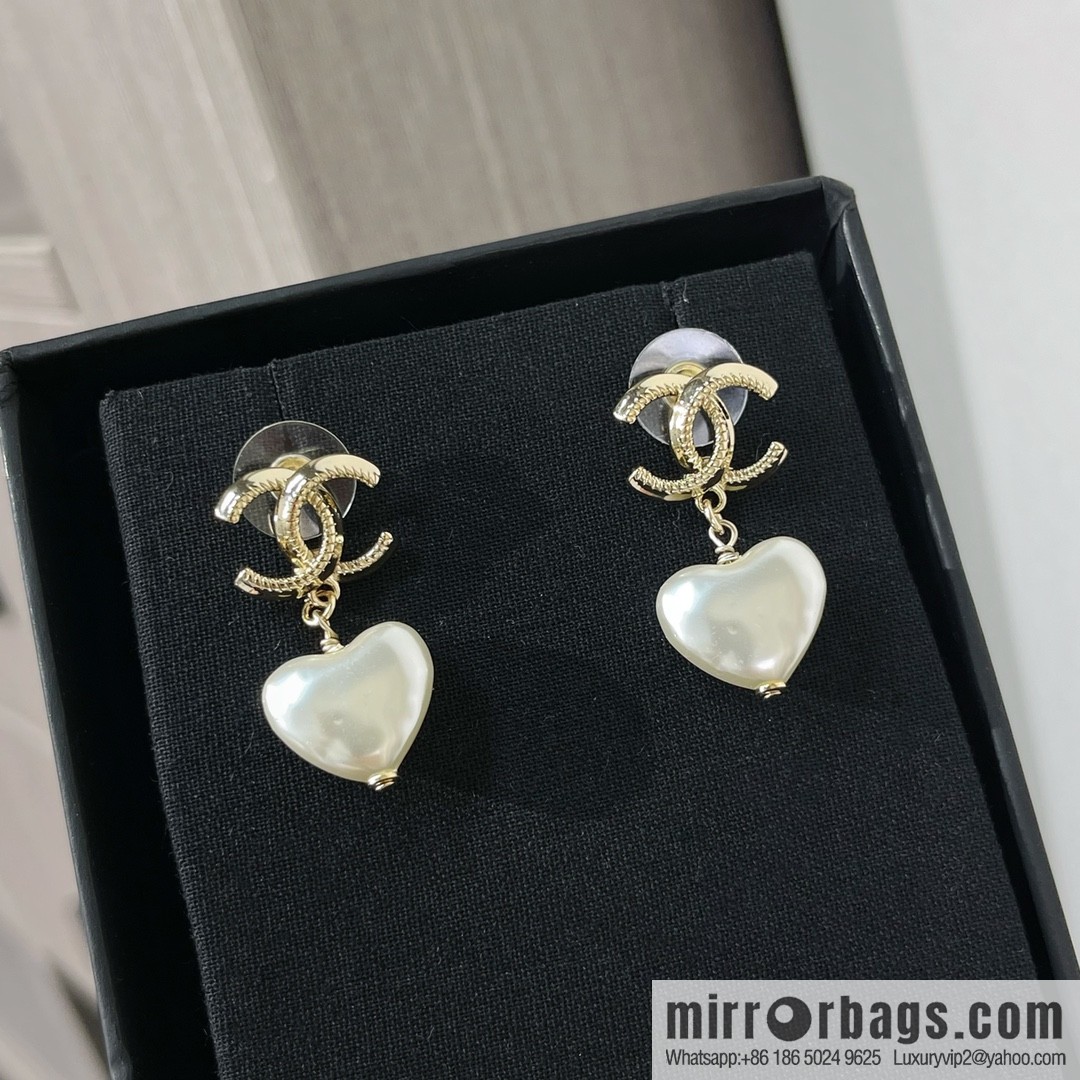 New ☑️ CHANEL Chanel double c peach heart stud earrings