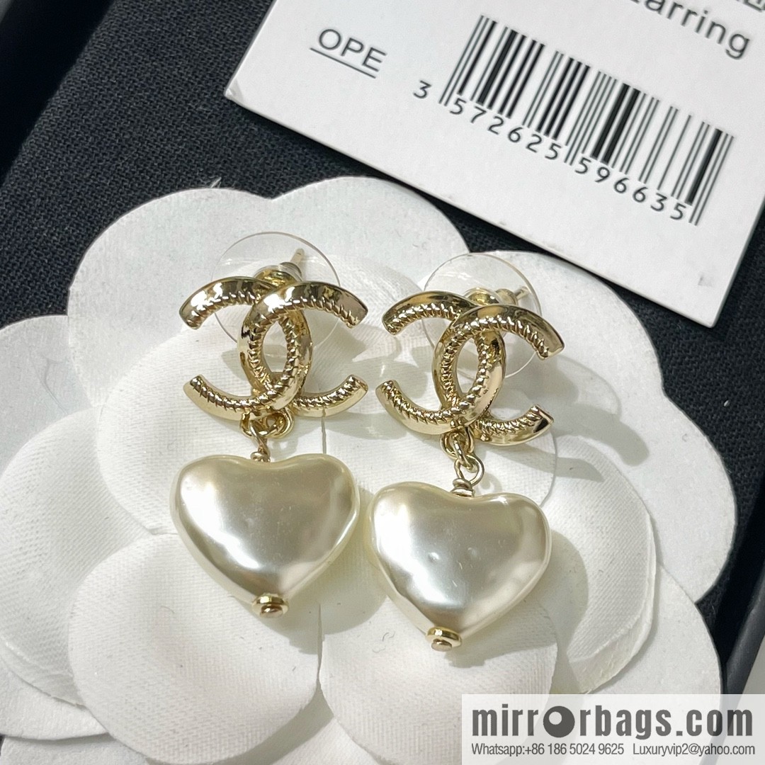 New ☑️ CHANEL Chanel double c peach heart stud earrings