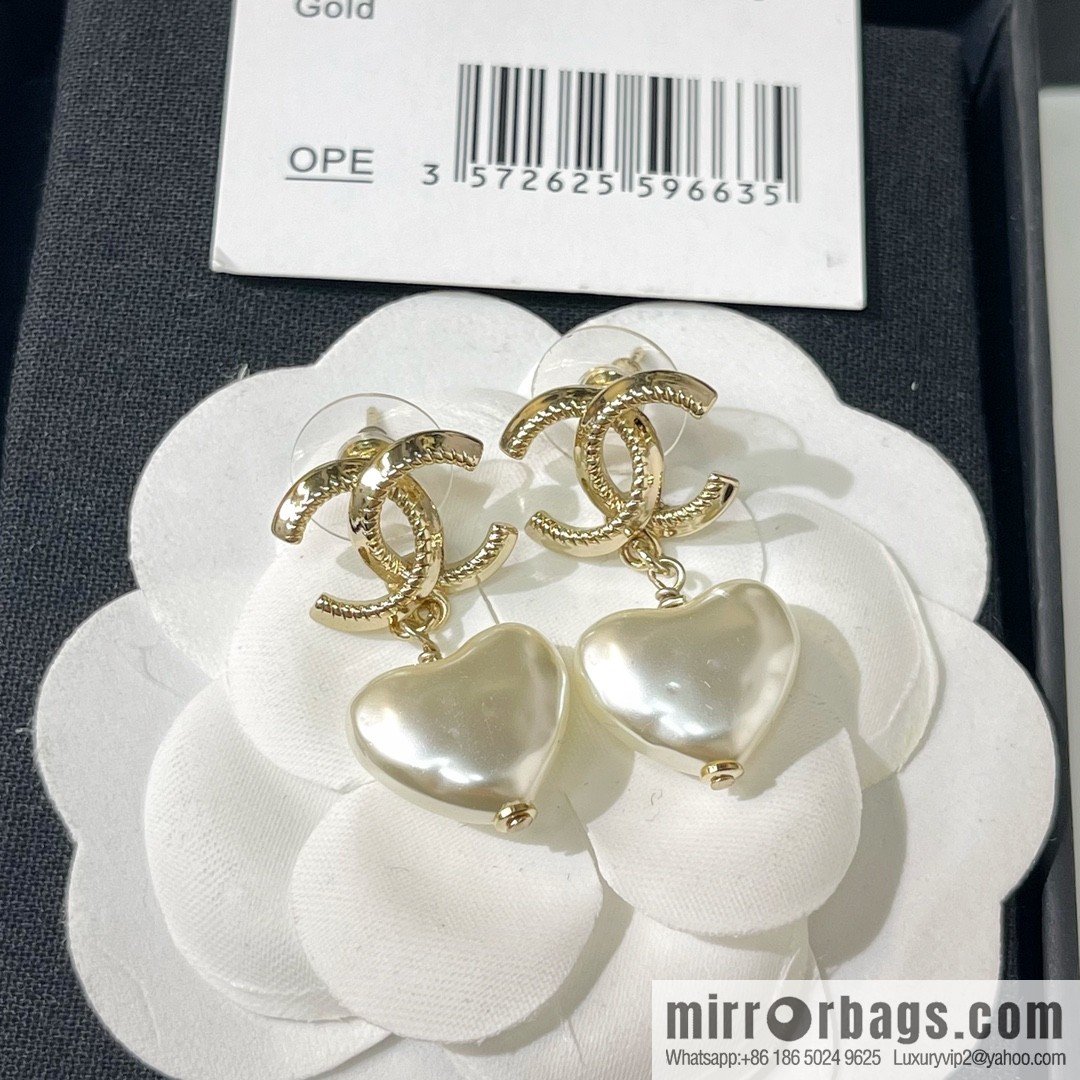 New ☑️ CHANEL Chanel double c peach heart stud earrings