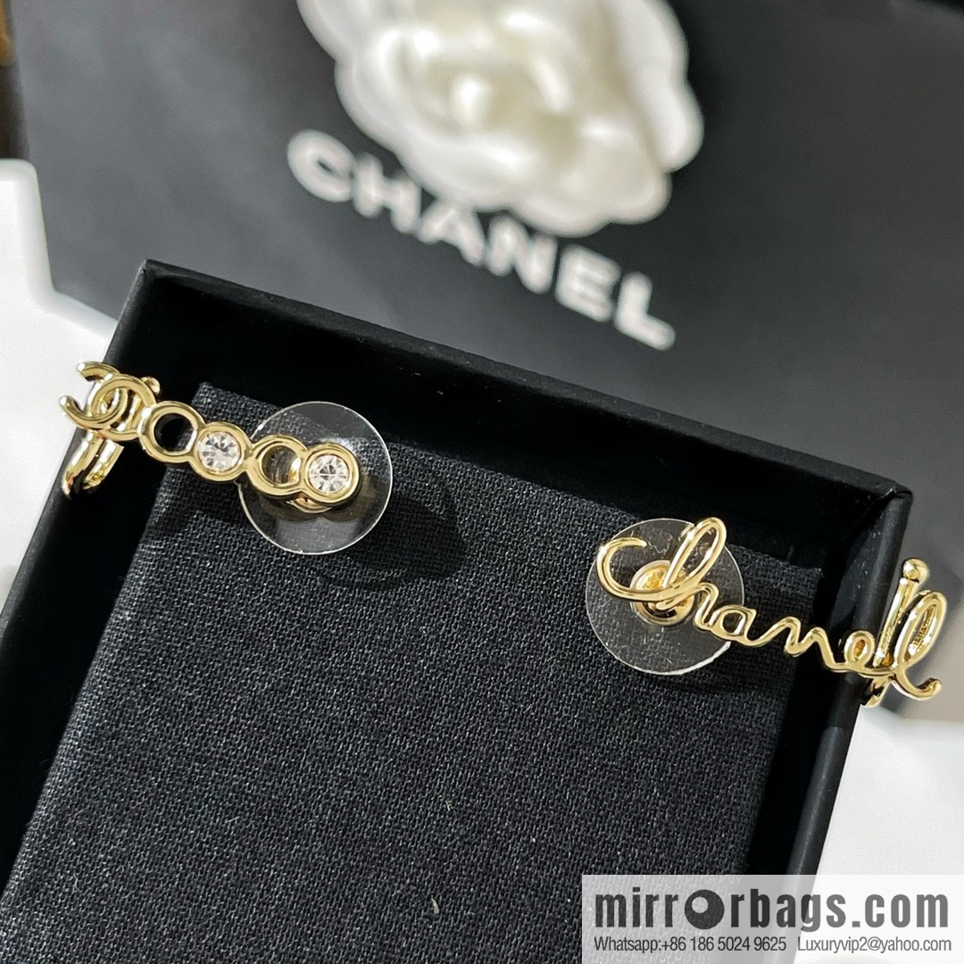 New ☑️ CHANEL Chanel 2022 coco letter asymmetrical stud earrings ear hook
