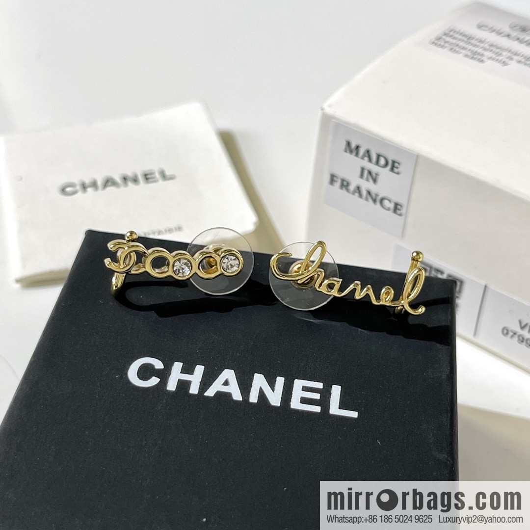 New ☑️ CHANEL Chanel 2022 coco letter asymmetrical stud earrings ear hook