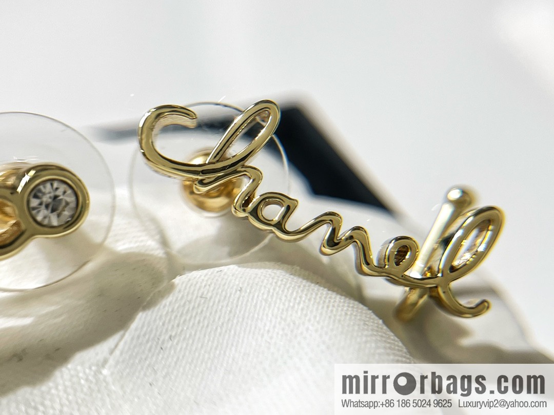 New ☑️ CHANEL Chanel 2022 coco letter asymmetrical stud earrings ear hook