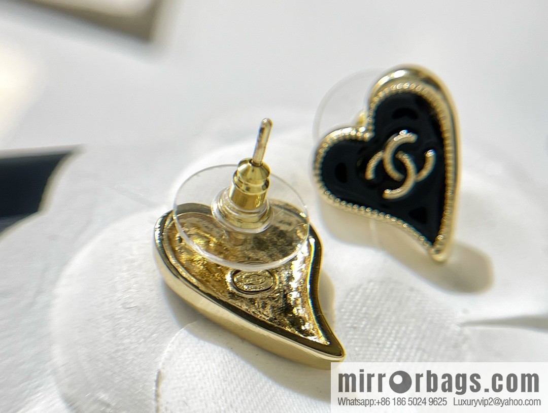 New ☑️ CHANEL Chanel 2022 peach heart stud earrings