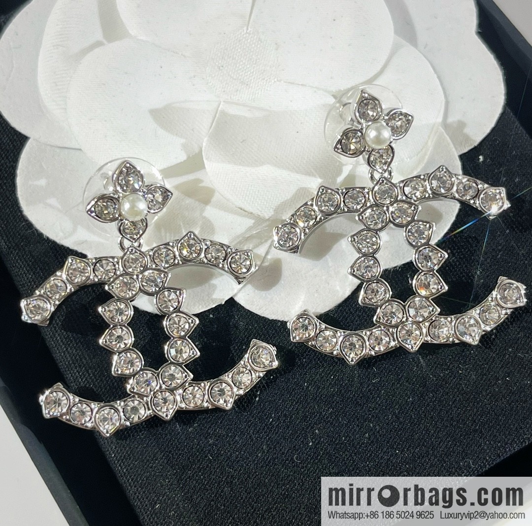 New ☑️ CHANEL Chanel double c pearl four-leaf clover stud earrings