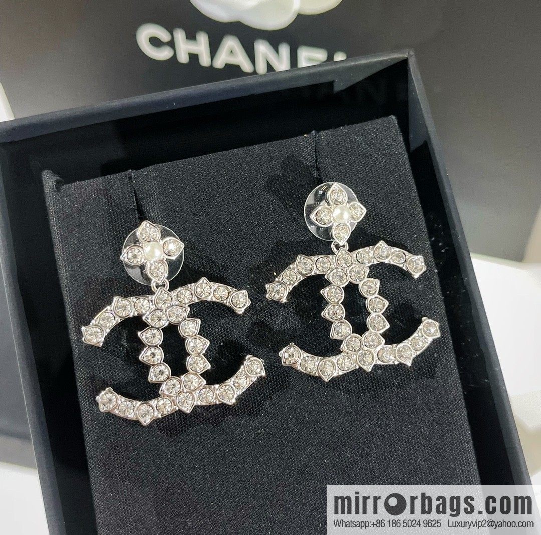 New ☑️ CHANEL Chanel double c pearl four-leaf clover stud earrings