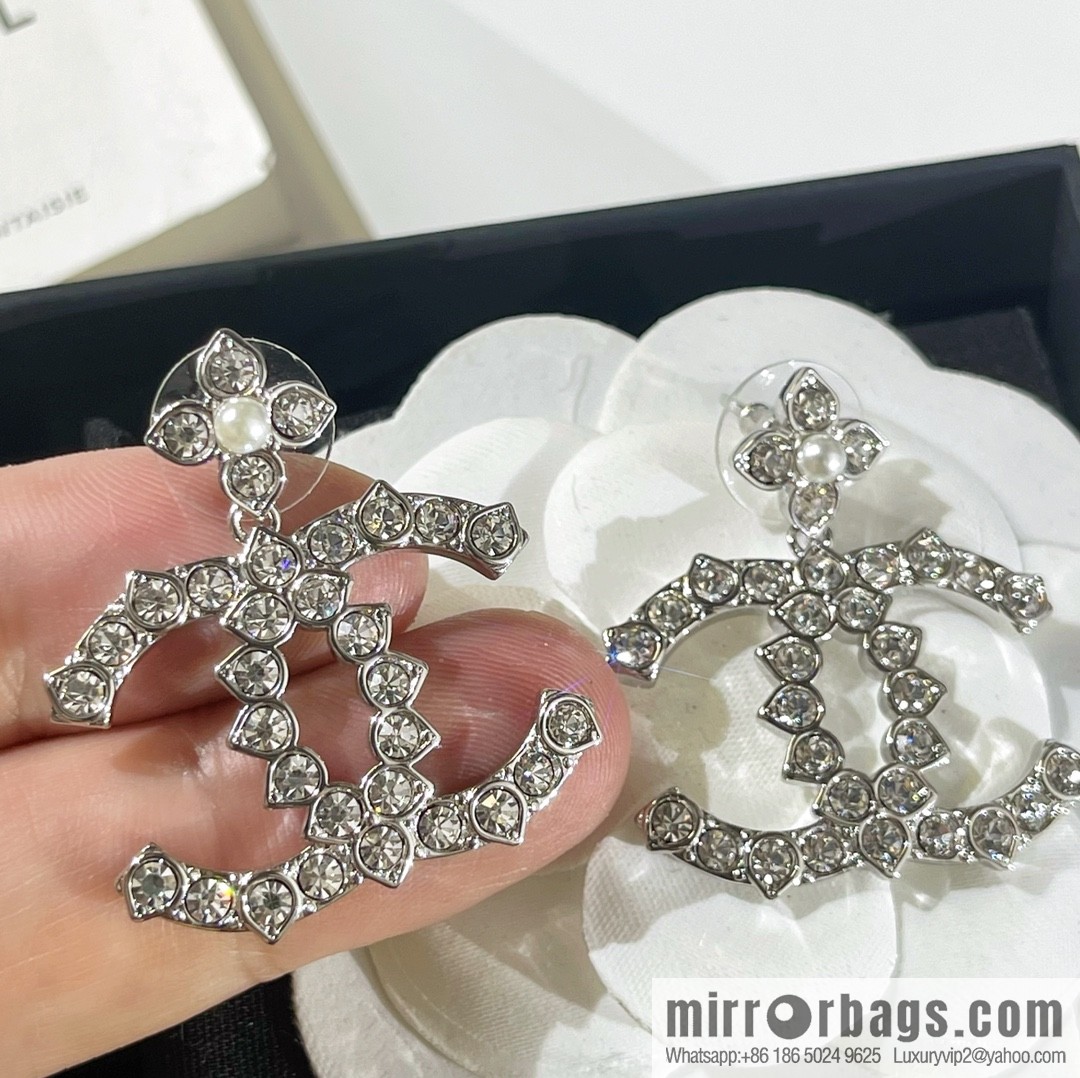 New ☑️ CHANEL Chanel double c pearl four-leaf clover stud earrings