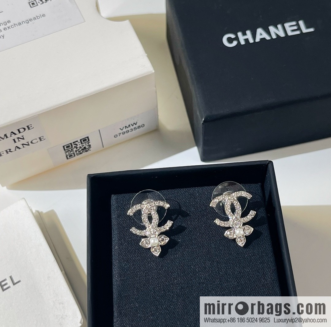 New ☑️ CHANEL Chanel double c four-leaf clover pearl stud earrings
