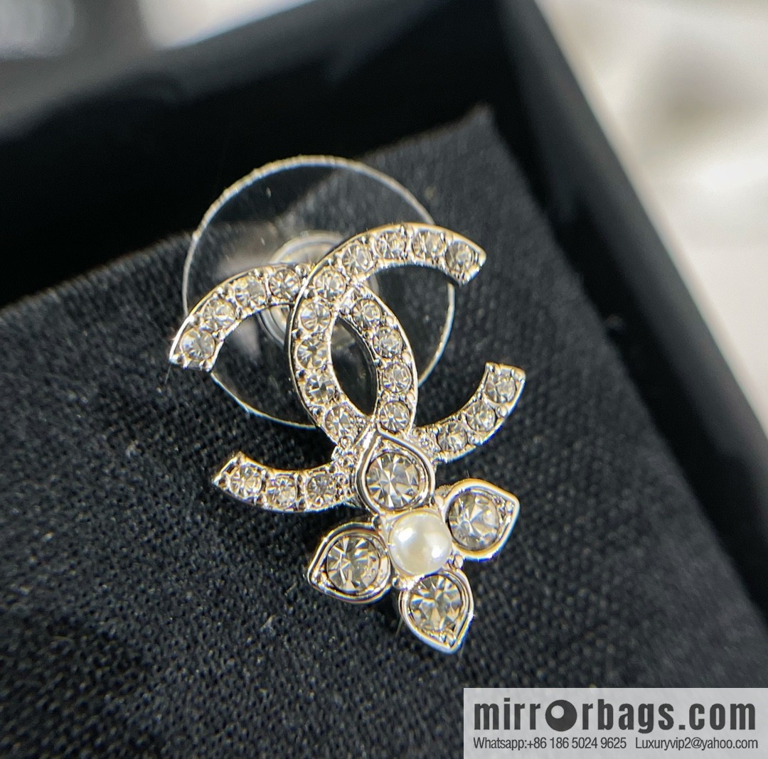 New ☑️ CHANEL Chanel double c four-leaf clover pearl stud earrings
