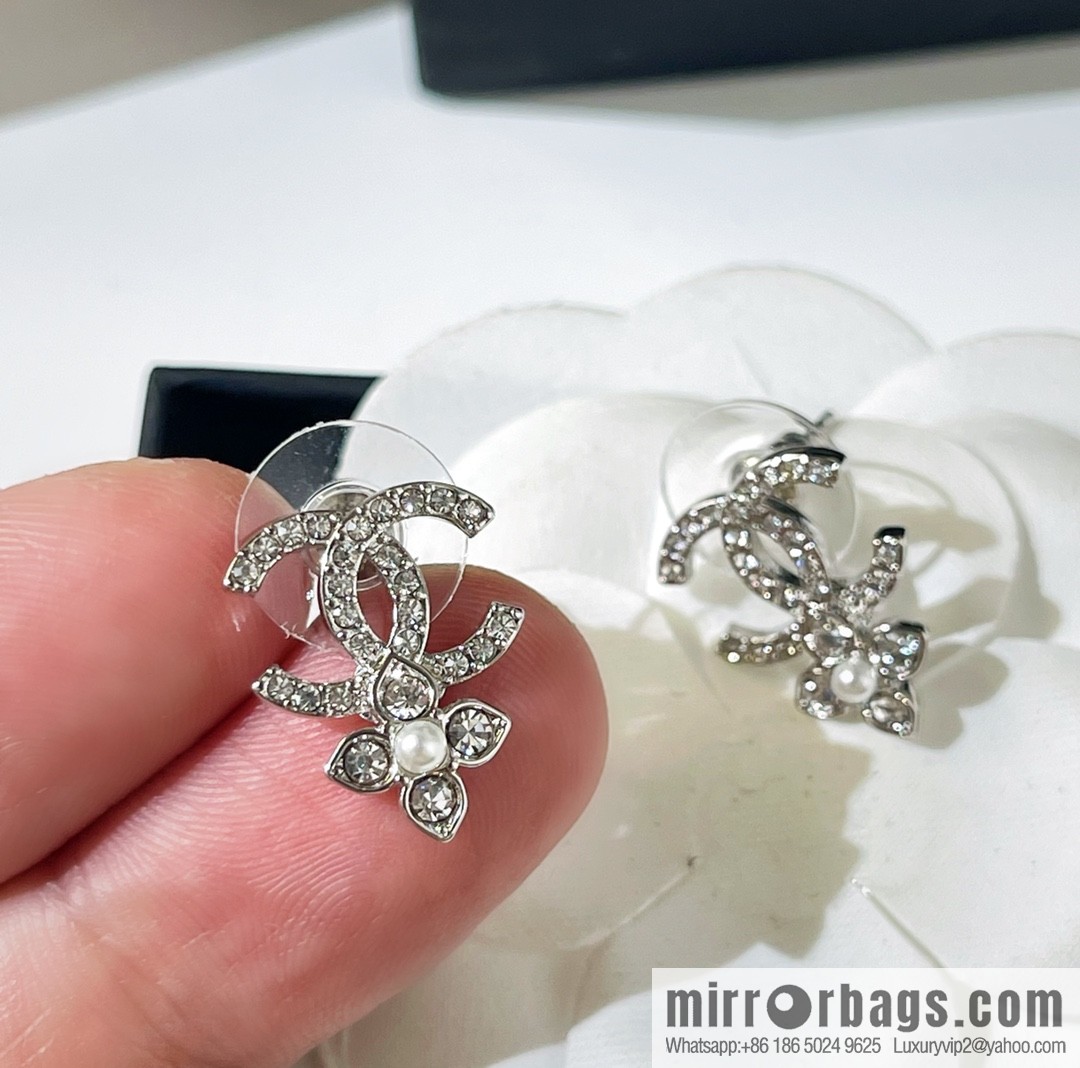 New ☑️ CHANEL Chanel double c four-leaf clover pearl stud earrings