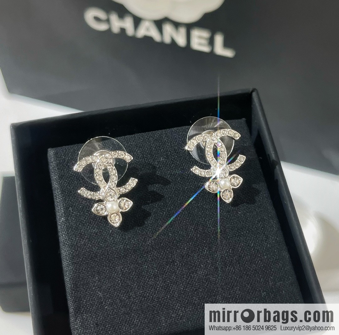 New ☑️ CHANEL Chanel double c four-leaf clover pearl stud earrings
