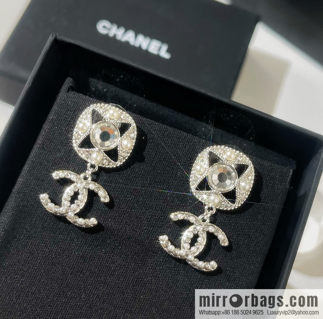 New ☑️ CHANEL Chanel double c stud earrings