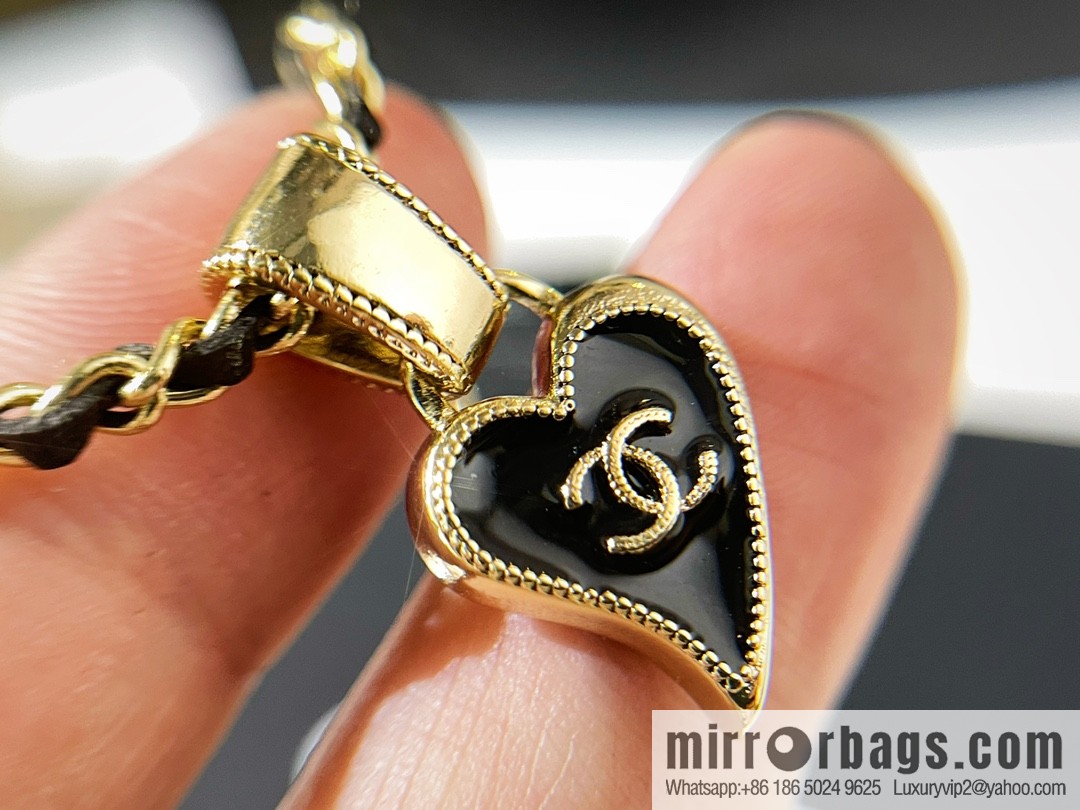 New ☑️ CHANEL Chanel double c heart of spades necklace