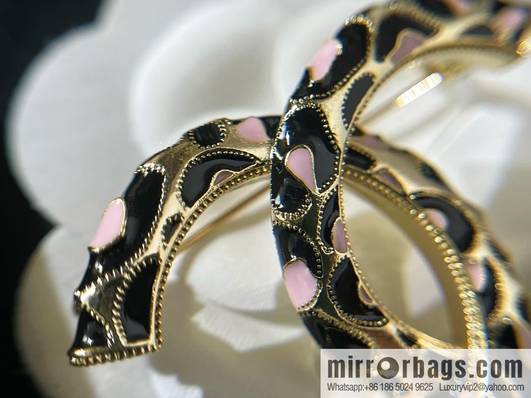 New ☑️ Chanel double c leopard print brooch