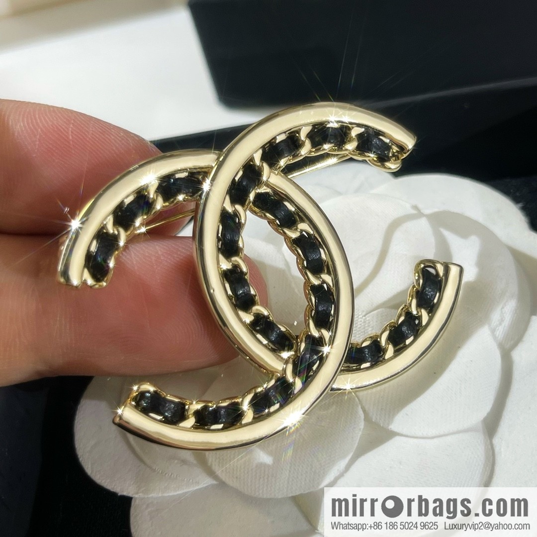 New ☑️ CHANEL Chanel double c black leather rope brooch