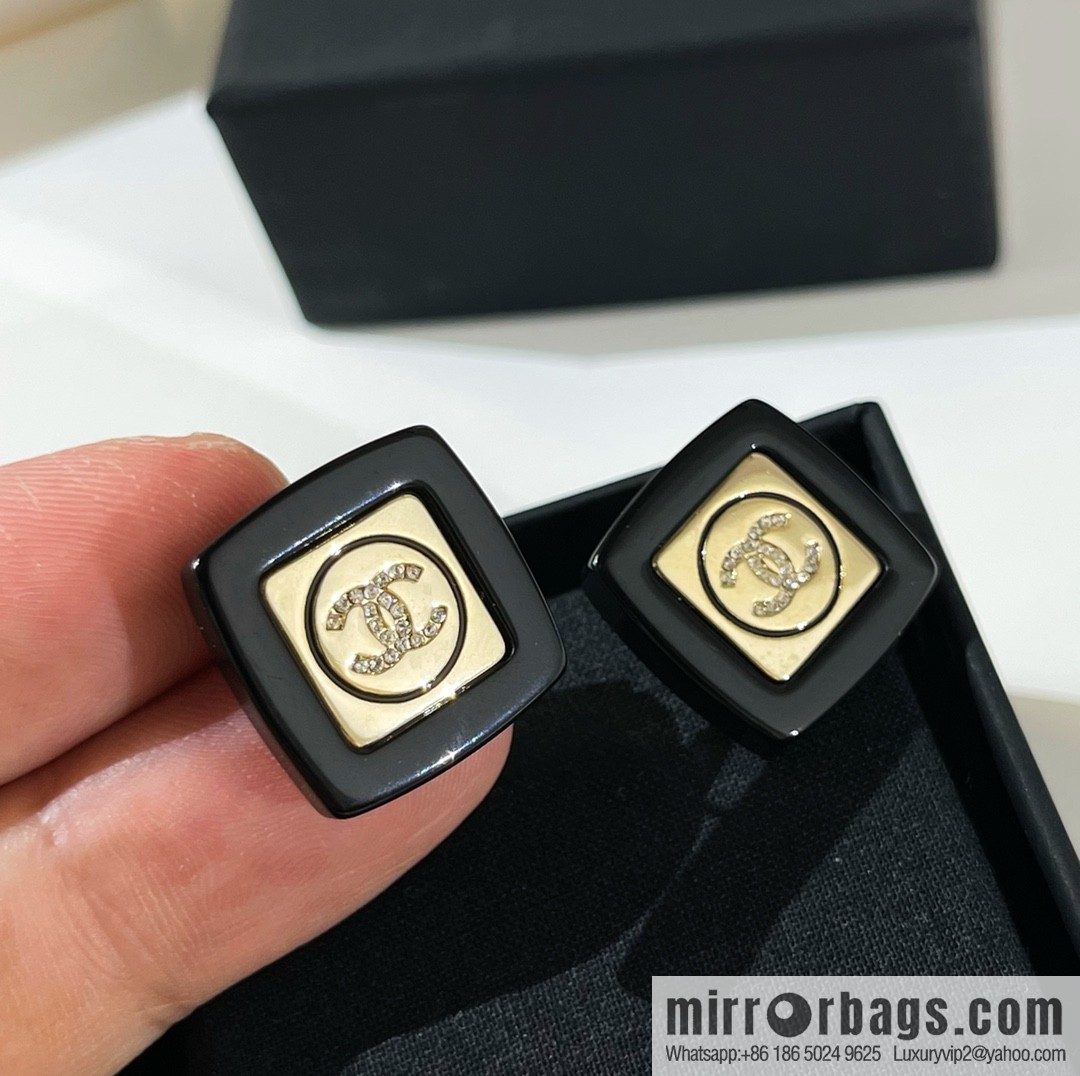 New ☑️ CHANEL Chanel double c stud earrings