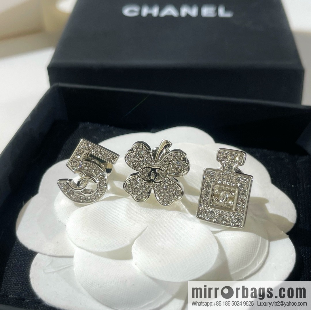 New ☑️ CHANEL Chanel double c 5 words, perfume bottle, four-leaf clover brooch