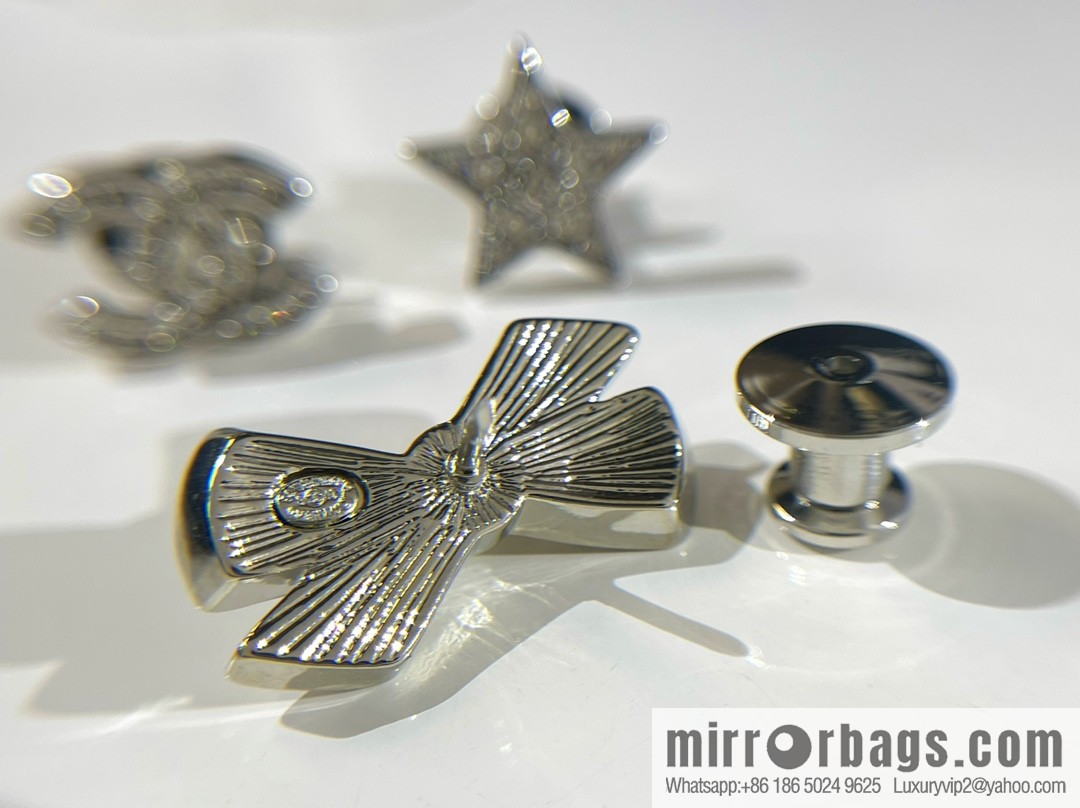 New ☑️ CHANEL Chanel double c bow, pentagram brooch