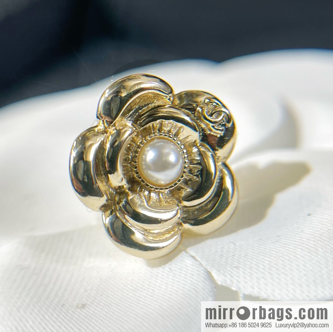New ☑️ CHANEL Chanel round double c wheat ear perfume bottle camellia stud earrings