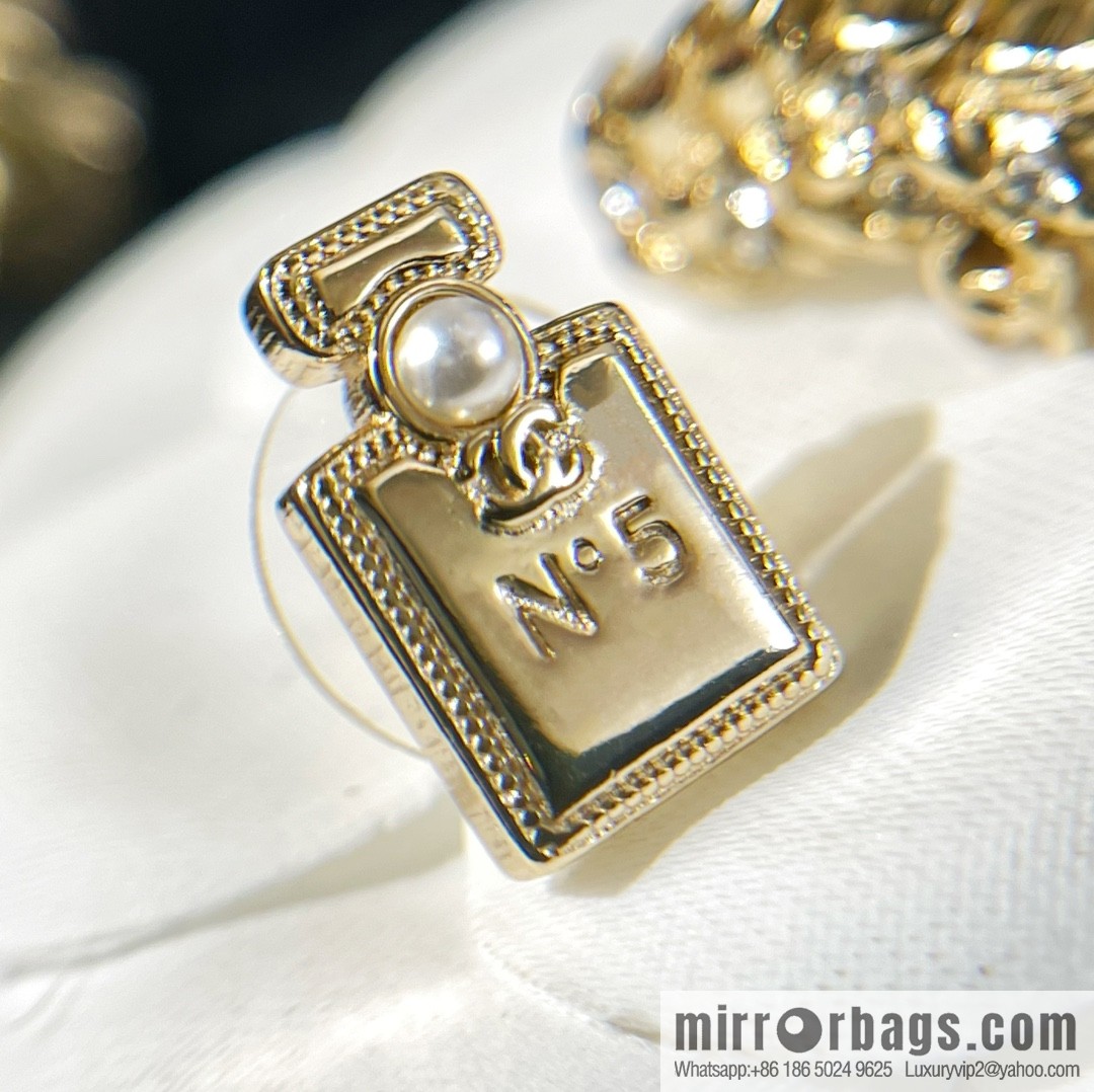 New ☑️ CHANEL Chanel round double c wheat ear perfume bottle camellia stud earrings