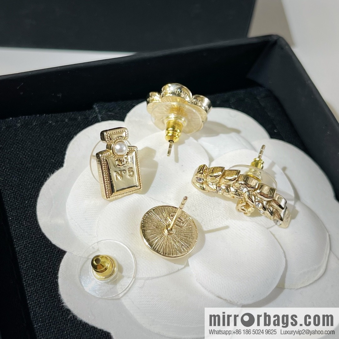 New ☑️ CHANEL Chanel round double c wheat ear perfume bottle camellia stud earrings